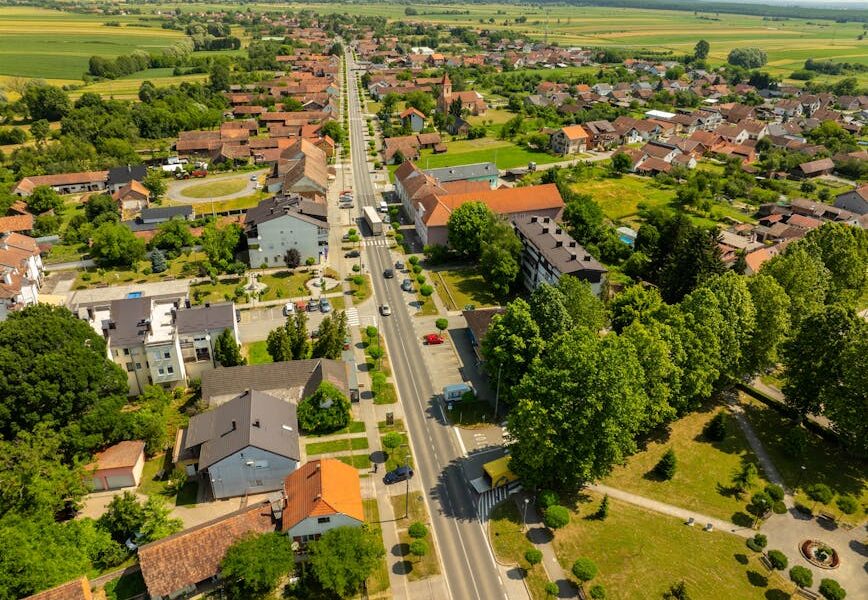 mała miejscowość z lotu ptaka